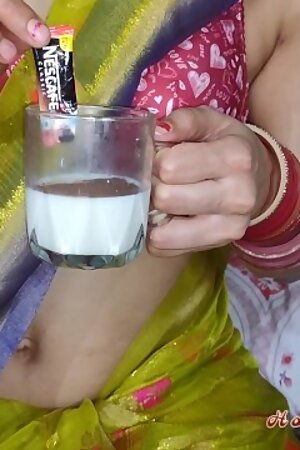 Sexy Bhabhi makes Yummy Coffee from her Fresh Breast Milk for Devar by Squeezing out her Milk in Cup