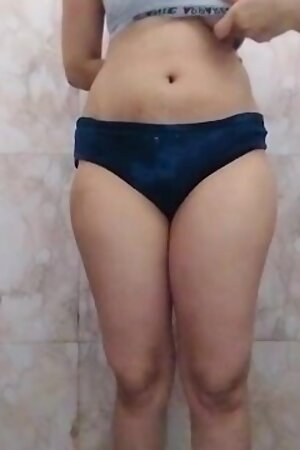 Tamil Girl having Romantic Sex with Clothes on - Indian Romantic Sex