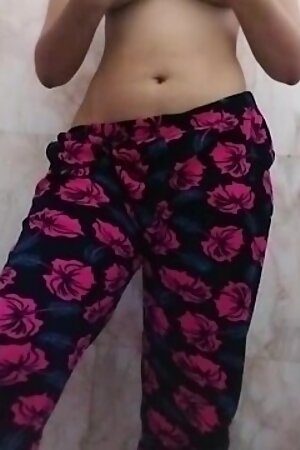 Hot Indian Girl Nude on the way to the World