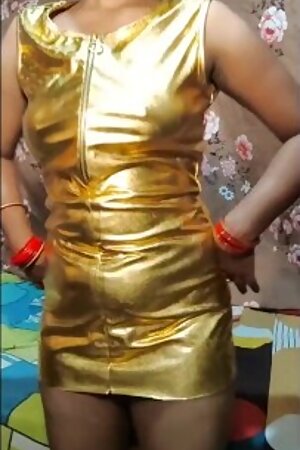 Desi Indian Bhabhi Ne Bhojpuri Song Dance and Full Anal Sex