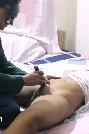 Indian Aunty Homemade Sex with her Husband Shaving Pussy before Sex