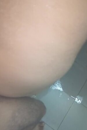 Pissing on my Girlfriend Pussy... Hindi Audio.. Shower Sex