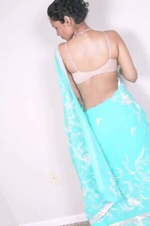 Big Boobs Indian Wife in Sari Dancing on Bollywood Song Stripping Naked on Camera