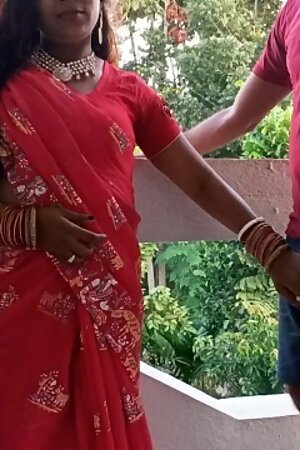 Balcony Pe Khadi Aunty Ko Patakar Jabardasti Choot Chudayi Kiya