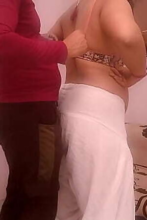 Naughty Amateur Indian Fucking a Tinder Guy / HOT