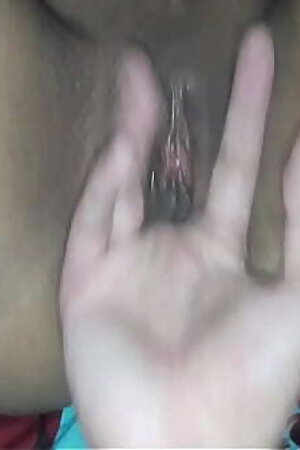 Mi hermanastra me chupa la polla con nuestros padrastros al lado  en su habitacion