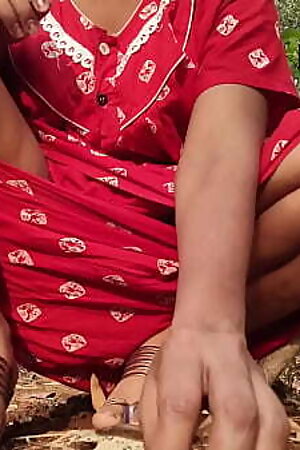 देसी लड़की जंगल में जाकर अपने यार के साथ चूद गहि