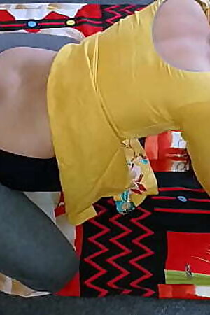 Punjabi soteli Ma Ki Kamar Dard