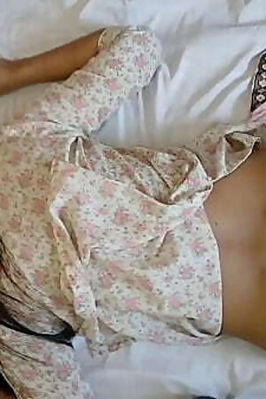 Nani Ki Taange Utha Kr Chut Chod Dali