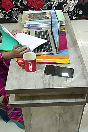 Hot Indian madam fucked office by office boy hindi audio