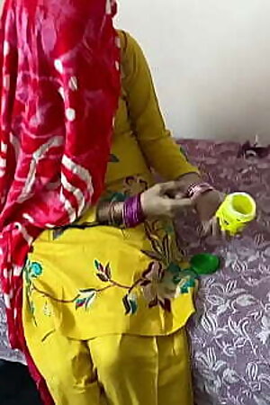 Bhabhi'_s mouth watered after seeing the big cock hindi sex chudai