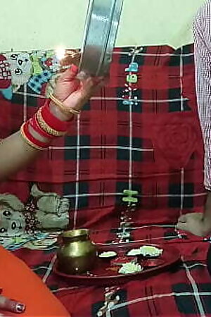 18 साल की खूब सूरत बीबी की पहली करवा चौथ चोद कर मनाया