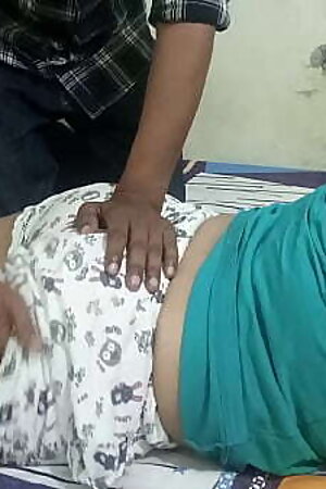 सौतेली बहन को चोदा जब वो जीजाजी से फोन पर बात करती रही ! गन्दी बाते हिंदी