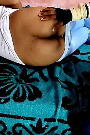 नौकर रामू ने चंचल मालकिन की बड़ी गांड देख के चोदा