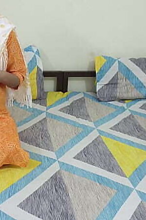 Saara ki chut me zarne se land ka pani chhoda andar