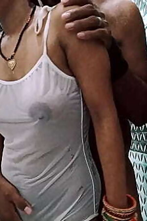 Hot Indian Bhabhi ki Zordaar Bathroom Mai Chudai In Hindi Audio