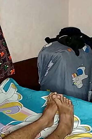 मालिक ने कामवाली को रूम क्लीन करने का बहाना करके चुदाई किया