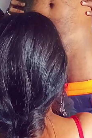 मस्त चूचियां वाली भाभी को खड़े खड़े चोदा और लन्ड भी मुंह में चटवाई