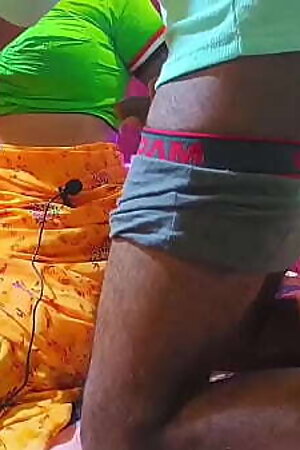 देसी हॉट चीटिंग भाभी अपने हसबैंड के फ्रेंड से चुदाई करवाई