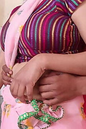 देसी भाभी किचन काम कर रही तभी उसका लड़का आया और चोद दिया ! गन्दी आवाज के साथ