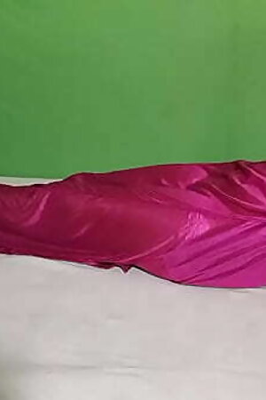 गुलाबी नाइटी के नीचे काली लॉन्जरी पहन कर लेटी हुई कोमल भाभी ने अपने देवर से पूछा भोंसड़ी चाहिए क्या और देवर ने जमकर चोद दिया