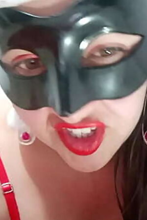 Empleada Zorra De Cameltoe Gigante Se Masturba Con La Lenceria De Su Jefa En Venganza Por Bajo Salario es Una Verdadera Puta Latina Con el Orto Y La Concha En Usa Nueva York Juguete Adentro De La Zorra FULLONXRED