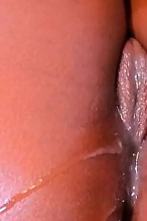 Good ebony wife play with her pussy