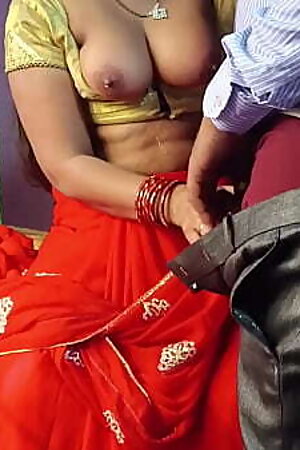 भाभी लाल साड़ी पहनकर झूला पर बैठकर कमाल की लग रही है आज तो चोदूंगा