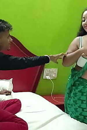 Hot Kamwali Bhabhi Fucking with Young Boy! With clear Hindi Audio