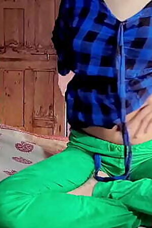 परोसन भाभी को मानने में लागा दिया फिर जाकर मैंने उसको जबर्दस्त चूदाई किया