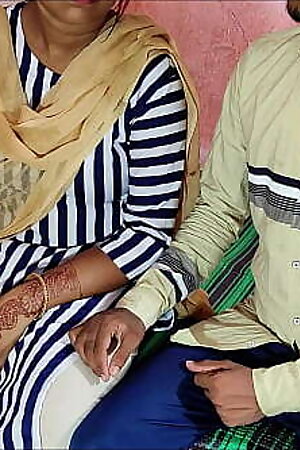 Neighbor newly married bhabhi ji called for help and gave her xxx pussy Full HD Porn with Clear Hindi Audio