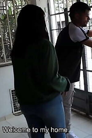 Llego a un buen acuerdo con la cachonda de mi vecina y termino follando su co&ntilde_o en mi casa-HISTORIA COMPLETA