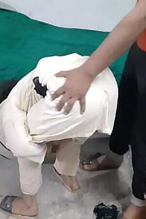 Desi indian Kamwali Maid ko Owner ne saza (Punishment) de kr jabardasti choda, Indian maid fucked by house owner with hindi dirty talk and hindi audio