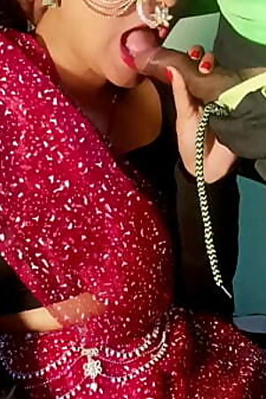 साड़ी में हॉट सेक्सी भाभी अपने देवर से उसके साथ ब्लोजॉब और सेक्स करने को कहती हैं