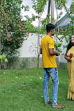 Indian Hot Bhabhi Sex with Unknown Young Boy! Plz Cum Inside