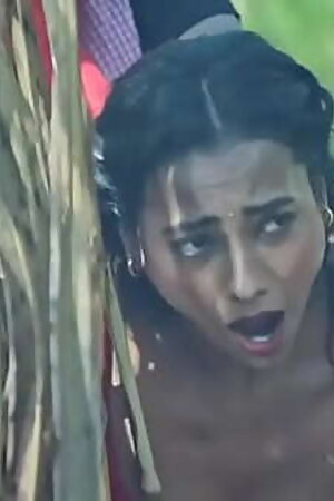 देशी गर्लफ्रेंड ने ब्वॉयफ्रेंड के साथ जंगल में खेत में चुड़वाया हिन्दी