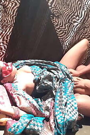 Horny Mature Indian Girlfriend In Sari Sex - Desi Sex