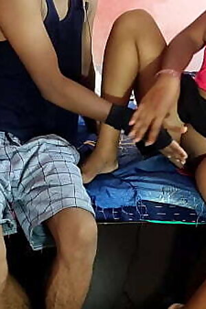 Maa की याद में सौतेले बाप ने मेरी चुत की xxx चुदाई की