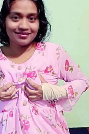 शादी में आई हुई हॉट विलेज गर्लफ्रेंड की हॉट चुदाई डॉगी पोजीशन में