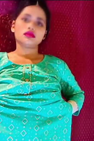 बेहद खूबसूरत देसी गर्ल अपने बॉयफ्रेंड के साथ रोमांटिक सेक्स करती है