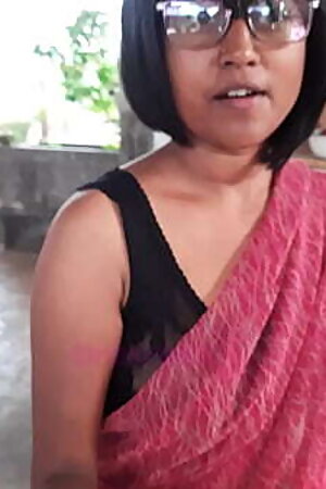 Why Indian Women Looks So Sexy in Red Saree ?