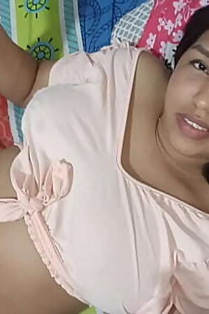 Entre a la habitaci&oacute_n de mi hermanastra cuando mis padres est&aacute_n fuera de casa y le confieso a mi hermanastra que me gusta y que me la quiero follar y esto sucedi&oacute_!! (⁠●⁠&acute_⁠⌓⁠`⁠●⁠)