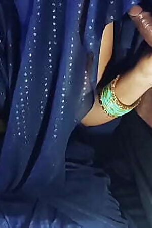 नीलम भाभी को शादी में जाना था और मैं उसके साथ घर पर ही सुहागरात मना ली