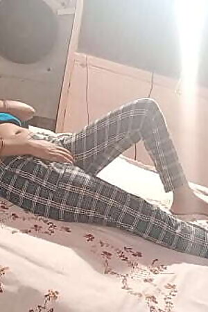 Horny Indian Mature Couple having intimate missionary desi sex, cum out of pussy