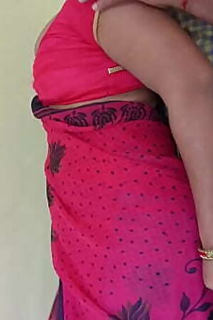 पोछा मारते समय कामवाली बाई को साहब ने चोदा