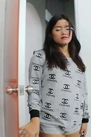 Brunette cachonda me baja la calentura con una buena mamada-CUM BOCA PARTE 1