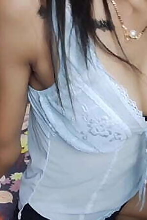 Soniya bhabhi sex with servant in guest House