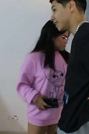 Le hago una llamada a mi novio y en segundos esta en mi casa aprovechando que estoy sola para que me folle el co&ntilde_o CUM-OMBLIGO PARTE 1