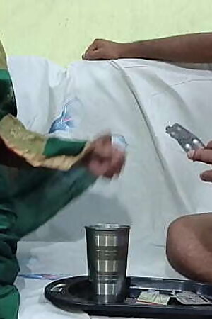 बहु अपने ससुर को दवाई देते हुए चूत की चूदाई