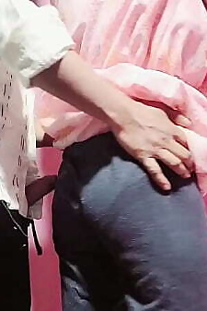 देसी लड़की को देवर ने अपना पानी गिराकर चोदा